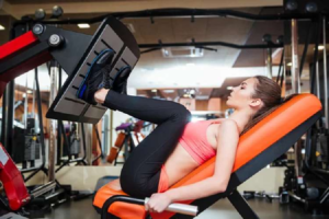 các bài tập chân cho nữ tại phòng gym