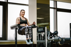 bài tập gym bụng cho nữ với máy