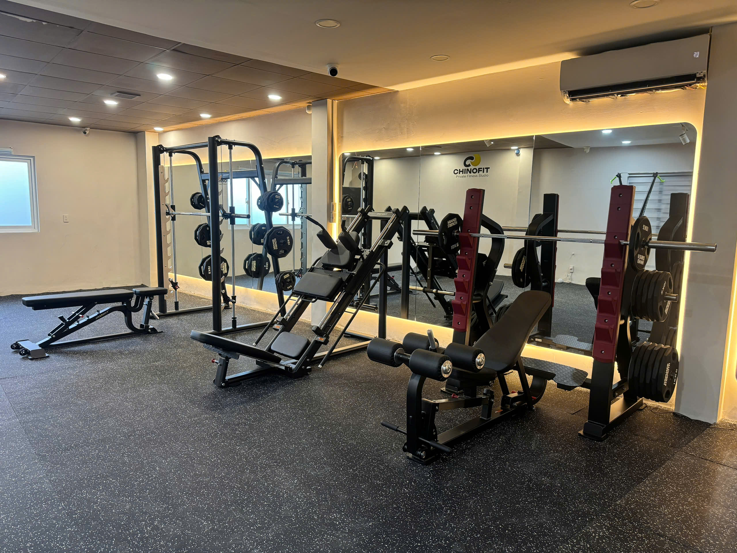 Bố trí ổ điện và dây dẫn không phù hợp với hệ thống máy tập